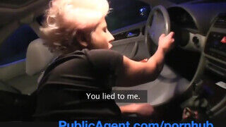 Victoria Tiffani a sovány lesbi tinédzser leányzó pénzért kúr a kocsiban