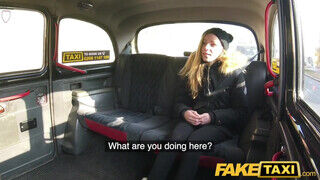 Angel Emily a francia tinédzser ribi engedi a taxisnak, hogy a punciját jól megdugja - sex-videochat