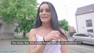 Lexi Dona a szenvedélyes tinédzser spiné egy pici pénzért bármire képes - sex-videochat