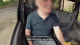 Honour May a céda lengyel tinédzser valagát a taxiban kúrják - sex-videochat