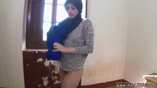 Tinédzser kiborotvált nunis arab fiatal bige megdolgozva a hotelben. - sex-videochat