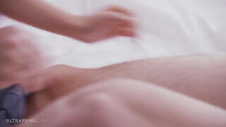 Az ágyban közösülnek egy szépet, szenvedélyesen - sex-videochat