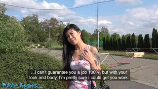 Akasha Cullen a kitetovált tinédzser ázsiai vadító anyuci pénzért baszik a tóparton - sex-videochat