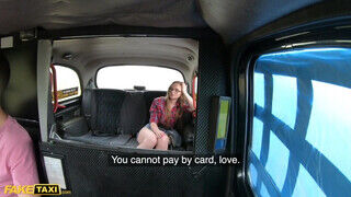 Lady Bug a tinédzser sulis nőci bevállalja a közösülés a taxissal - sex-videochat