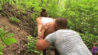 Amatőr tinédzser sportoló izmos pár kufircolása az erdőben - sex-videochat