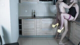 Amatőr pár dugása a konyhában - sex-videochat