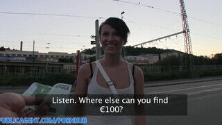 Emylia Argan a luvnya turista egy kicsike pénzért simán reszel - sex-videochat