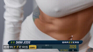 Sarah Jessie a gigantikus cickós sportos milf és az íjjász pasas kúrnak egy nagyot - sex-videochat