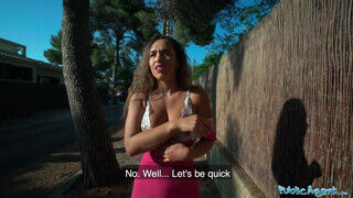 Briana Banderas a fullos csöcsös latin amerikai szajha jól tud a faszon lovagolni - sex-videochat