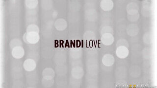 Brandi Love a bájos csöcsös világos szőke milf meglovagolja a farkat - sex-videochat
