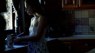 Kira Thorn lágyan hátsó nyílásba bekúrva a konyhában. - sex-videochat