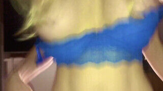 Termetes tőgyes kék melltartós világos szőke barinő megrakva - sex-videochat