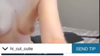 Amatőr világos szőke tinédzser a lábát orálozza - sex-videochat