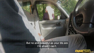 Amber Deen a perverz tinédzser fiatal szuka a taxiban ánuszba reszelve - sex-videochat
