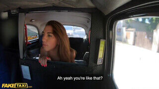 Megane Lopez a francia tinédzser suna a gigászi melegben megkívánta a taxis farkát - sex-videochat