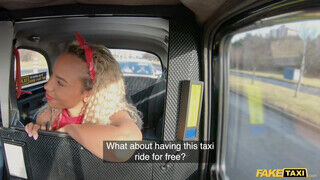 Romy Indy a orbitális kannás fekete leányzó szeretkezik a taxis manussal - sex-videochat