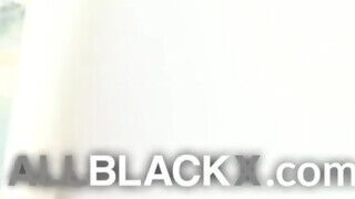 Lala Ivey a méretes kannás fekete fiatal kishölgy segglyukba dugva - sex-videochat