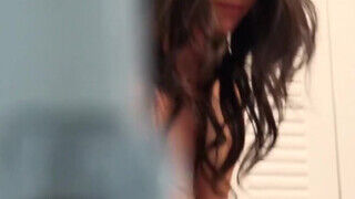 Dixie Brooks a céda modell kishölgy hátsó lyukát a fotós döngeti - sex-videochat