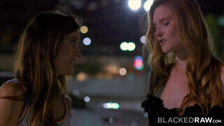 Ashley Lane és Abbie Maley a biszex fiatal barinők fekete palival kúrnak - sex-videochat