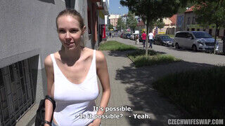 Floranes Russell a gigantikus kannás cseh fiatal nőci megkefélve. - sex-videochat