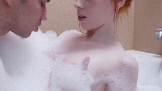 Olivia Lush a tini vörös hajú tinédzser suna fürdés után lovagol - sex-videochat