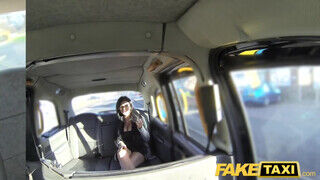 Candy Sexton a méretes didkós tini milf taxissal baszik - sex-videochat