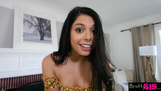Gina Valentina kellemesen meglovagolja a nevelő testvére orbitális faszát. - sex-videochat