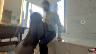 Tinédzser ázsiai barinő kupakol a pasijával a fürdőszobában - sex-videochat