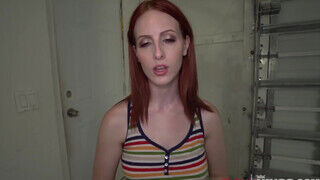 Alex Harper a tinédzser vörös hajú tinédzser picsa cunija megpakolva - sex-videochat