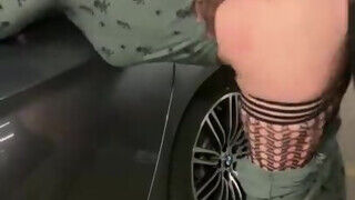 Fekete óriási faszú csávó kufircolja meg a fehér csaját a parkolóban - sex-videochat