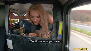 Caty Kiss a vonzó milf élvezi ha a taxis őrülten megbassza - sex-videochat