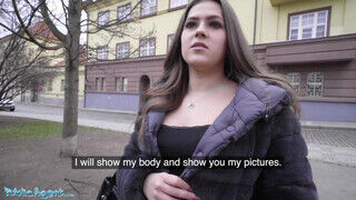 Sereyna Gomez és a pornó ügynök egy jót szexelnek a lépcsőházban - sex-videochat
