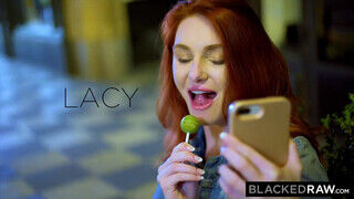 Lacy Lennon a vörös hajú tinédzser picsa szereti a méretes bájdorongot - sex-videochat