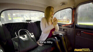 Nathaly Cherie a gigantikus csöcsű tinédzser tinédzser baszik a taxis pacákkal - sex-videochat