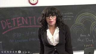 Farka van a tanárnőnek de a diák manus így is megkeféli - sex-videochat