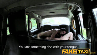 Skyler Mckay a pici keblű fiatal pipi a taxissal kúr - sex-videochat