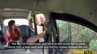 Alexxa Vice az óriás csöcsű luvnya rendesen kinyalja a taxis fenekét kúrás előtt - sex-videochat