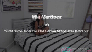 Mia Martinez a pici édes, aki bevállalja a nevelő tesójával - sex-videochat
