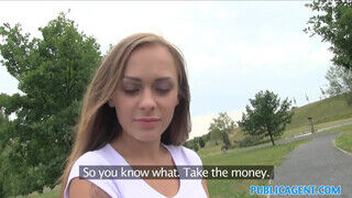 Katarina Muti a termetes cickós orosz fiatal leányzó megdöngetve a kocsiban - sex-videochat