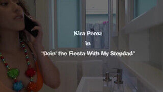 Kira Perez orálozza a nevelő fatert aztán meglovagolja a faszát - sex-videochat