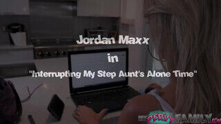 Jordan Maxx a lebukott masztizó anya hancúrozik a nevelő fiával - sex-videochat