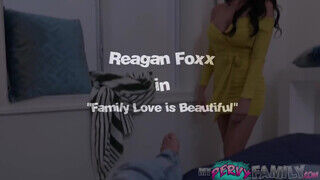 Reagan Foxx a szeretkezni akaró mostoha anya ki volt már éhezve a nevelő fia faszára - sex-videochat