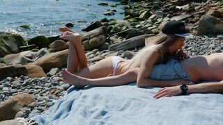 Szöszi amatőr bikinis barinő a tengerparton szop - sex-videochat