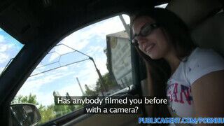 Vanessa a dögös stoppos csajszi felszedve és megdugva a kocsiban - sex-videochat