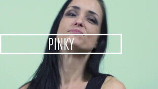 Pinky Jane a sovány kicsike didkós kanadai milf meghágva gigászi dákóval - sex-videochat