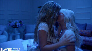 Skye Blue és Blake Blossom a orbitális csöcsű szöszi szépségek leszbikus kalandja - sex-videochat