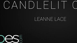 Leanne Lace a bombázó kicsike keblű kis csaj kényezteti magát fürdés után - sex-videochat