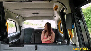 Mia Evans a tinédzser pici kurva élvezettel bekapja a taxis farkát - sex-videochat