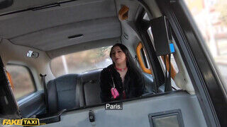 Mell Zerati a nagyméretű csöcsű francia fiatalasszony felkínálja a punciját a taxisnak - sex-videochat