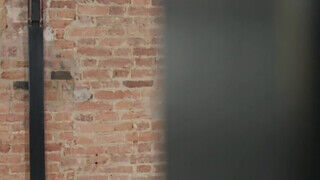 Emily Thorne a óriási csöcsű barinő kiborotvált muffjába bevágják a kukacot - sex-videochat